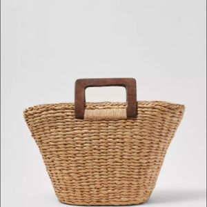 Straw tote bag